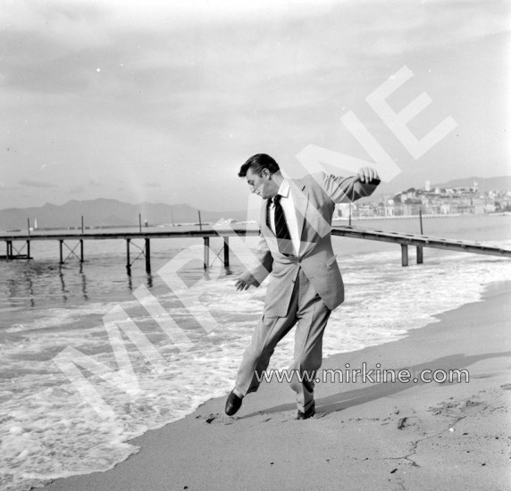 Robert Mitchum - Cannes, 1954